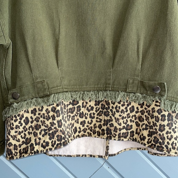 Lea & Viola olive green fringe cheetah print button down cropped fringe jacket - Picture 8 of 8